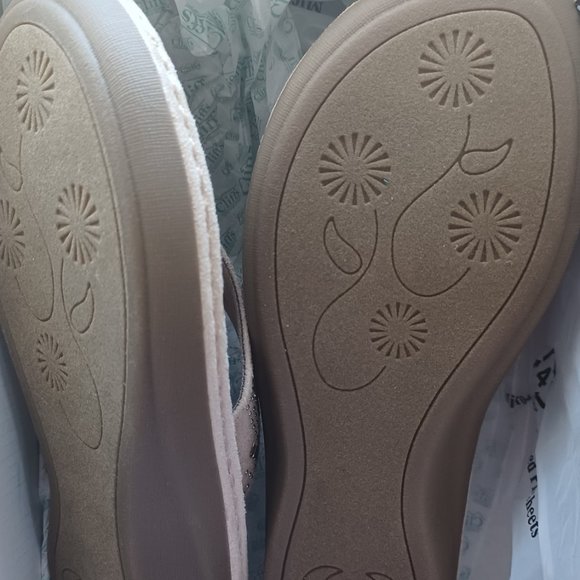 NWT Cliffs sandals - Picture 2 of 3